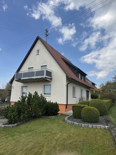 Wohnen mit Charakter: Zweifamilienhaus in Schwäbisch Hall